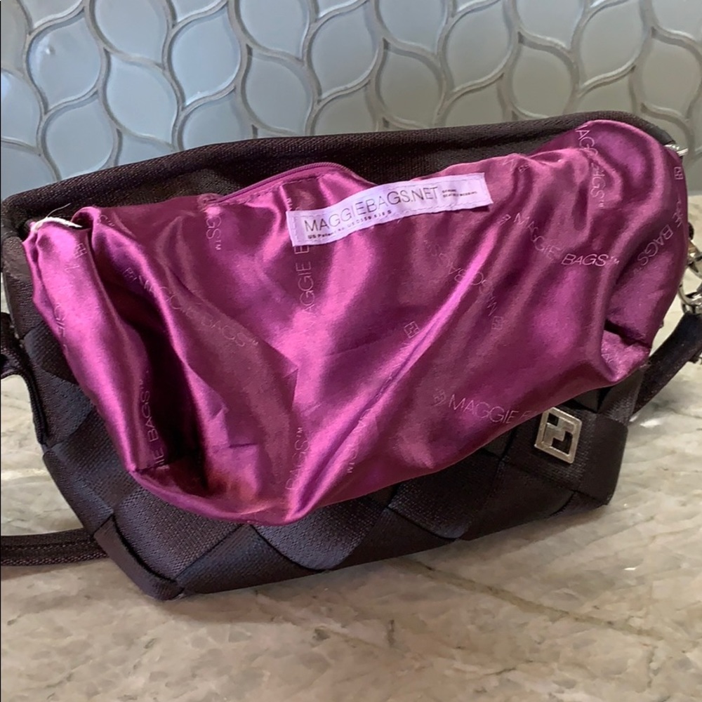 Maggie Bags seatbelt purse. - Picture 2 of 4